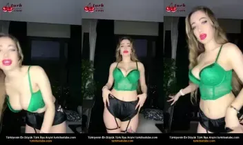 Tango Pointe seksi iç çamaşırlarının ifşası dans ediyor